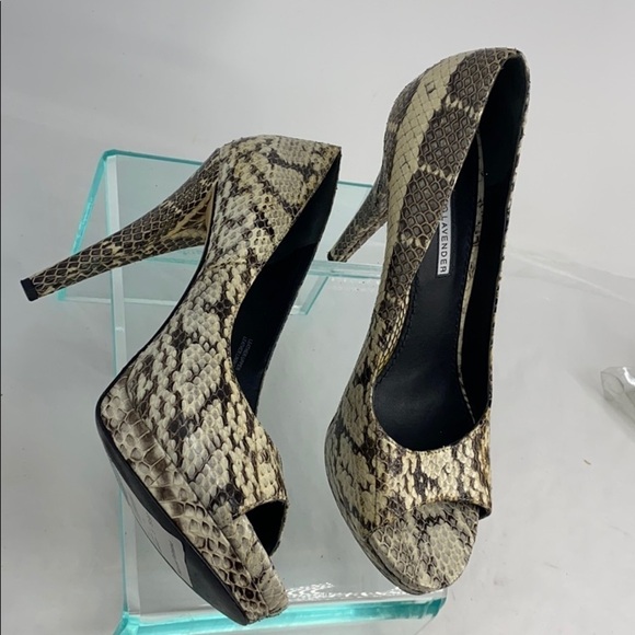 Vera Wang Lavender Sz 7.5M Selima Peep Toe Heels - Picture 3 of 13